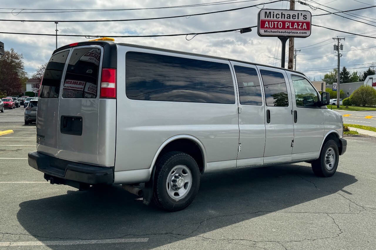 Used 2016 Chevrolet Express 3500 LS RWD image 4