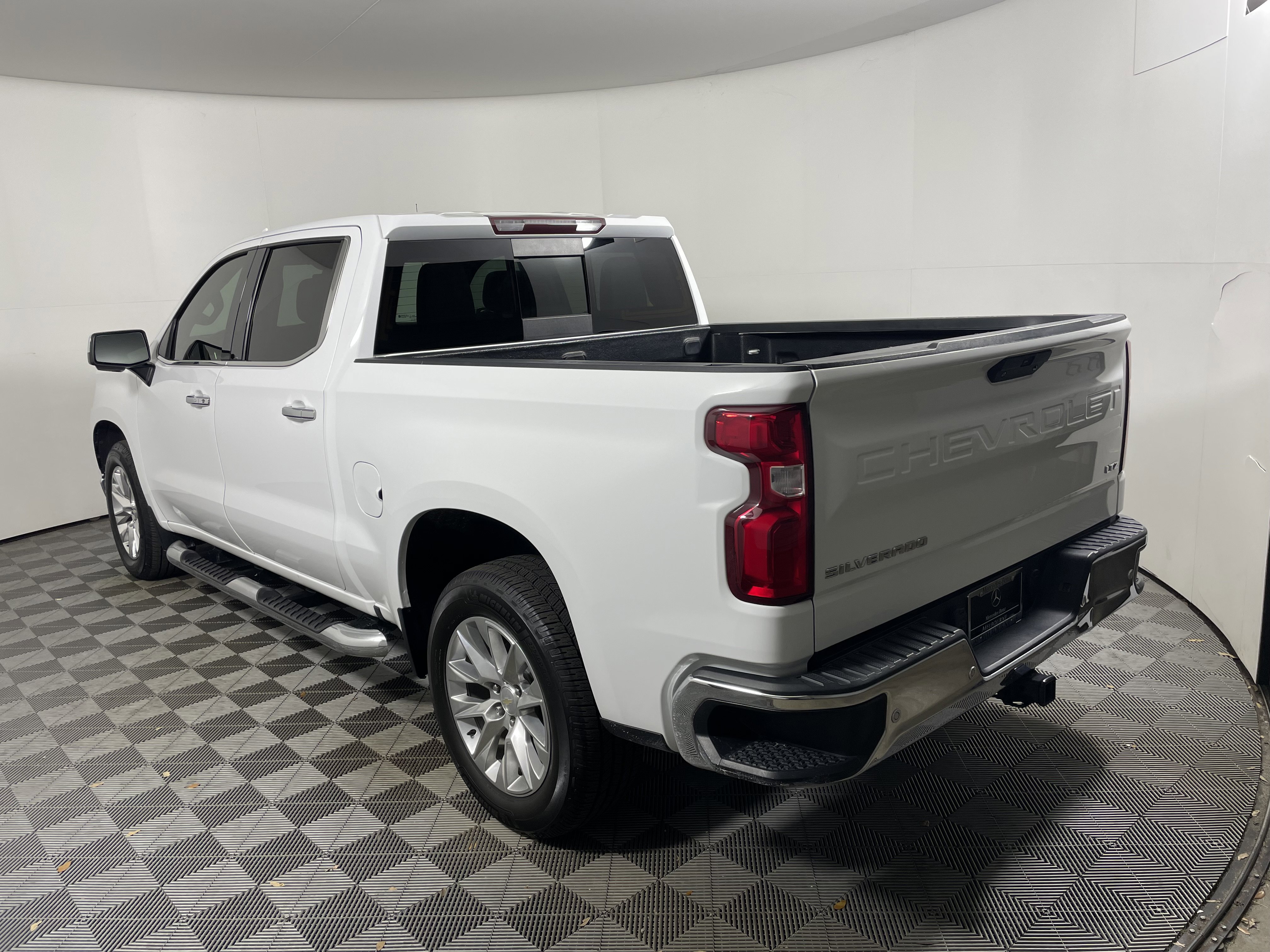 Used 2021 Chevrolet Silverado 1500 LTZ image 3