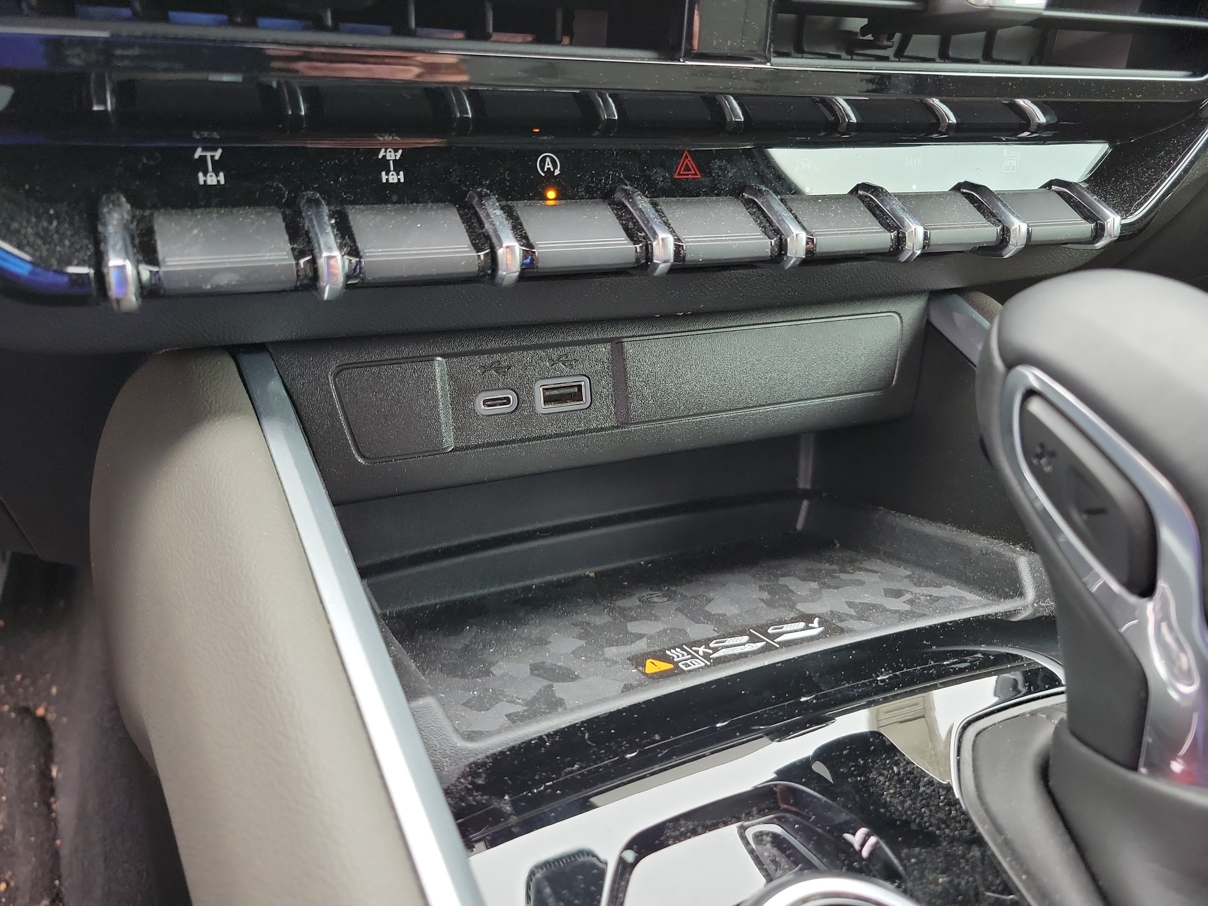 Used 2025 Chevrolet Colorado ZR2 w/ Midnight Edition AWD/4WD image 17