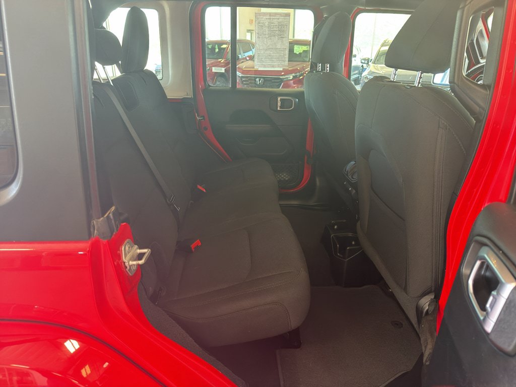 Used 2020 Jeep Wrangler Unlimited Sahara AWD/4WD image 15
