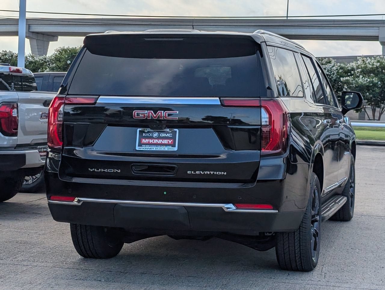 New 2026 GMC Yukon XL Elevation w/ Elevation Premium Package RWD image 4