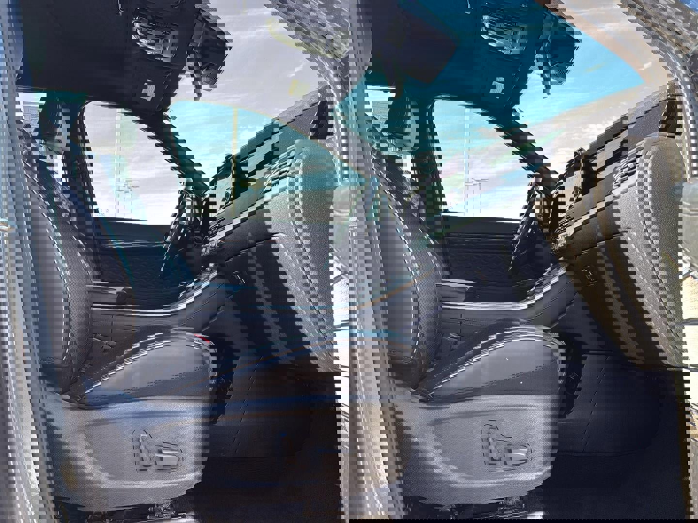 Used 2022 Hyundai Palisade Calligraphy w/ Winter Package image 25