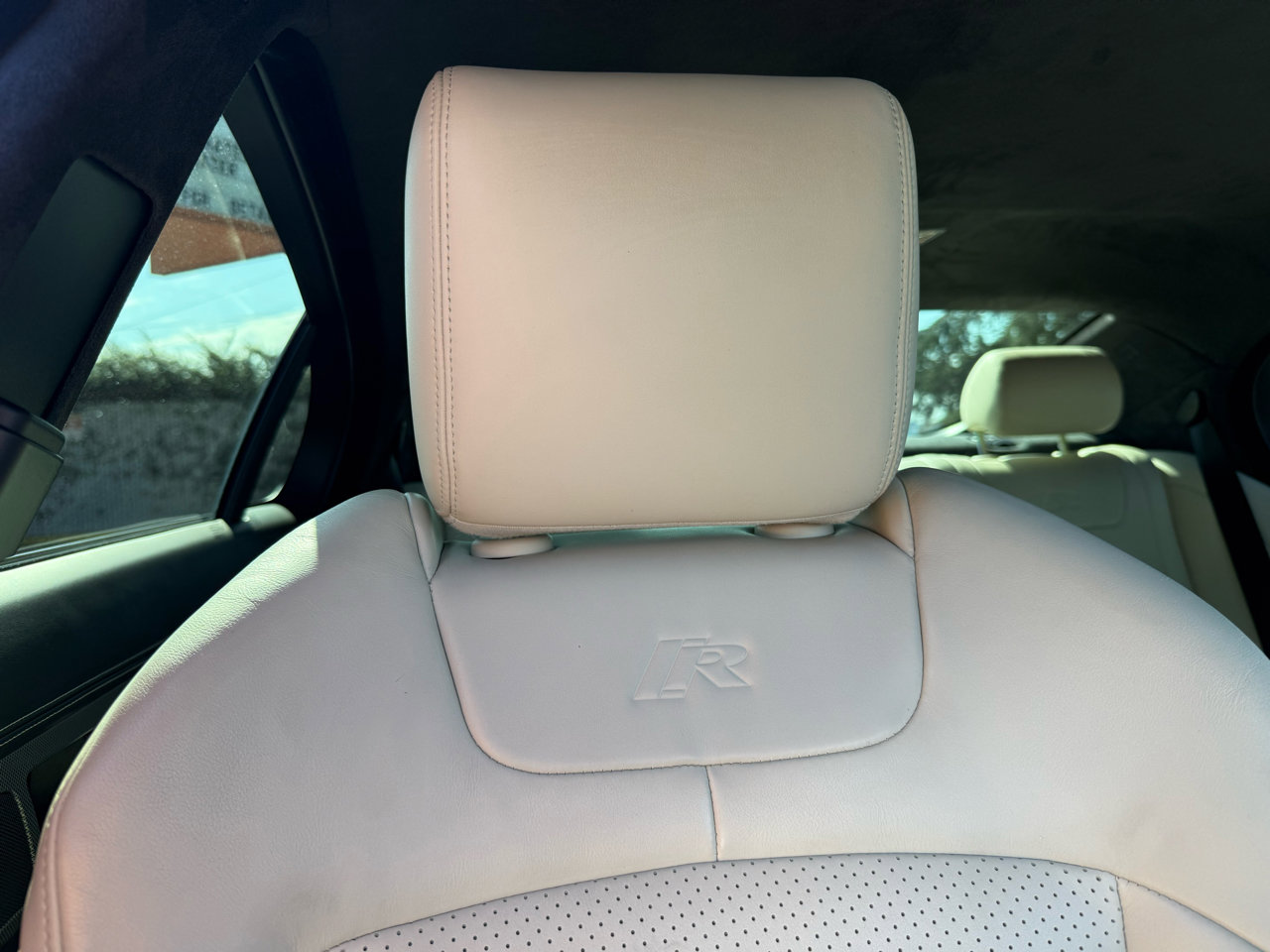 Used 2010 Jaguar XF R image 22