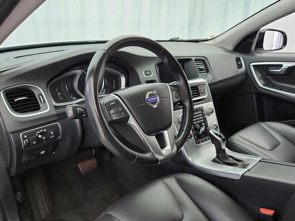 Used 2018 Volvo V60 T5 Cross Country AWD/4WD image 9