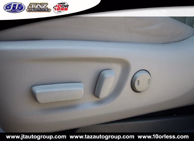 Used 2018 Toyota Sienna XLE Premium w/ Carpet Mat Package FWD image 11