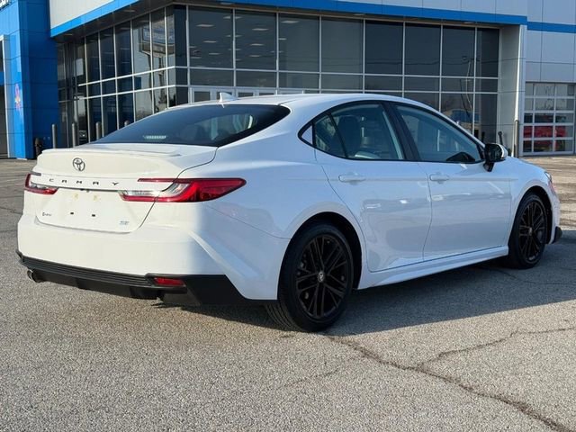 Used 2025 Toyota Camry SE image 5
