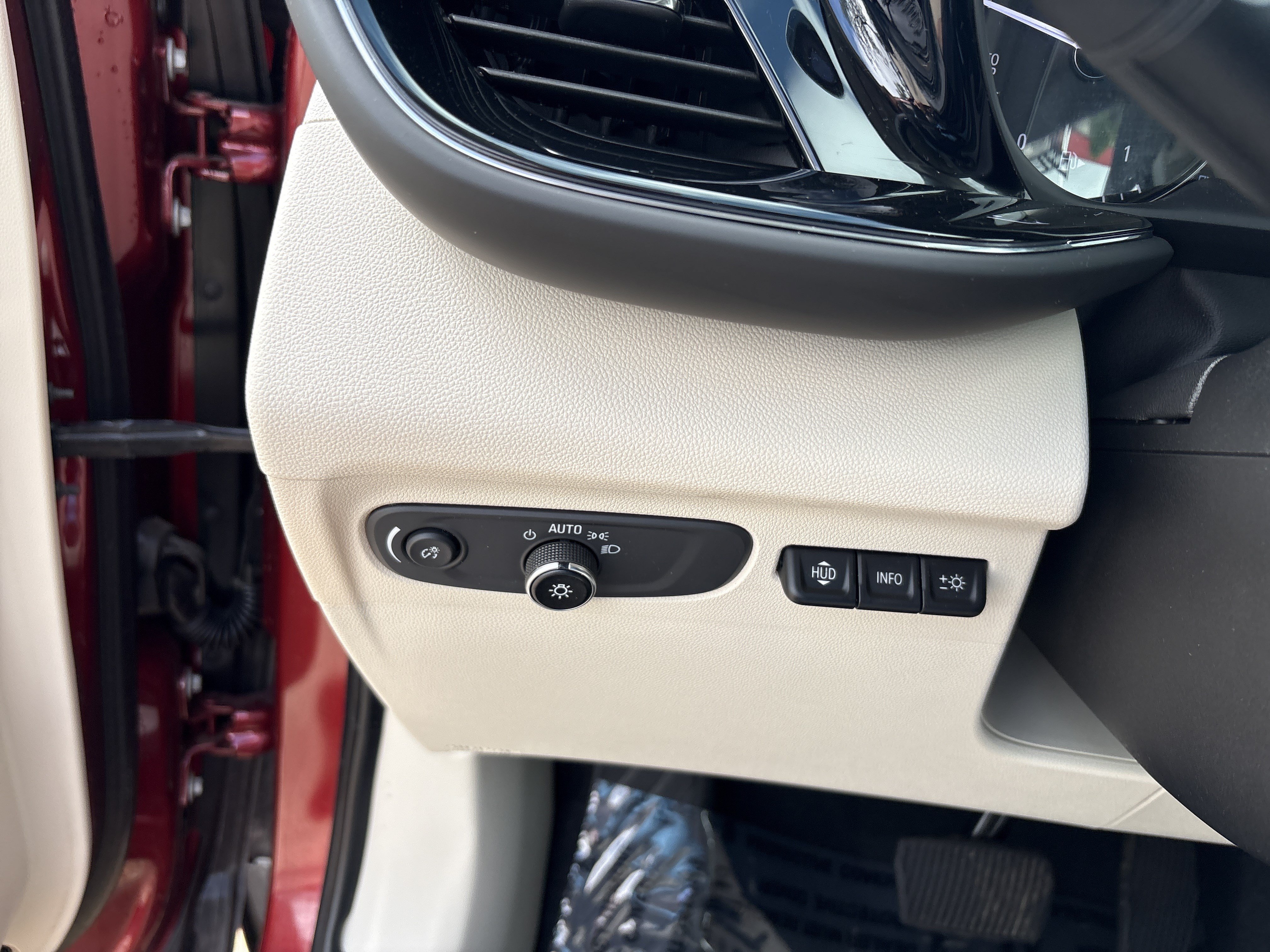 Used 2023 Buick Envision Avenir AWD/4WD image 12