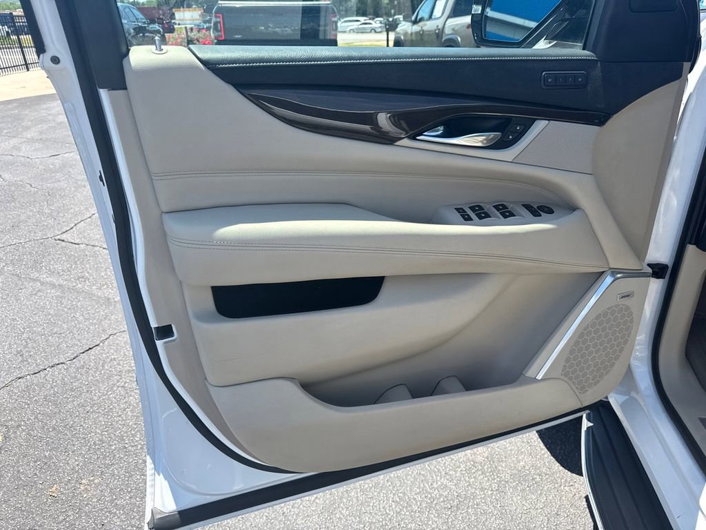 Used 2020 Cadillac Escalade Luxury RWD image 11