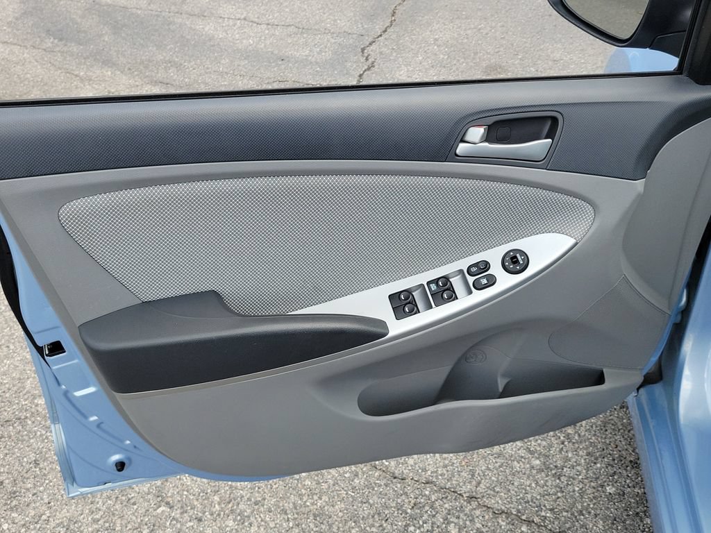 Used 2013 Hyundai Accent GS FWD image 15