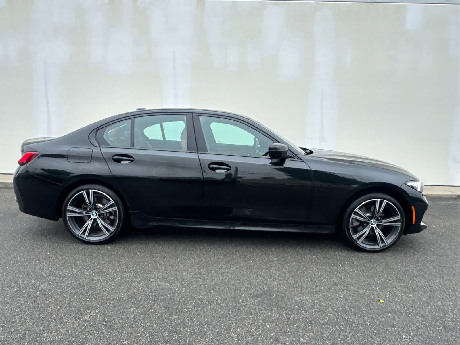 Certified 2023 BMW 330i xDrive Sedan w/ Premium Package AWD/4WD image 6
