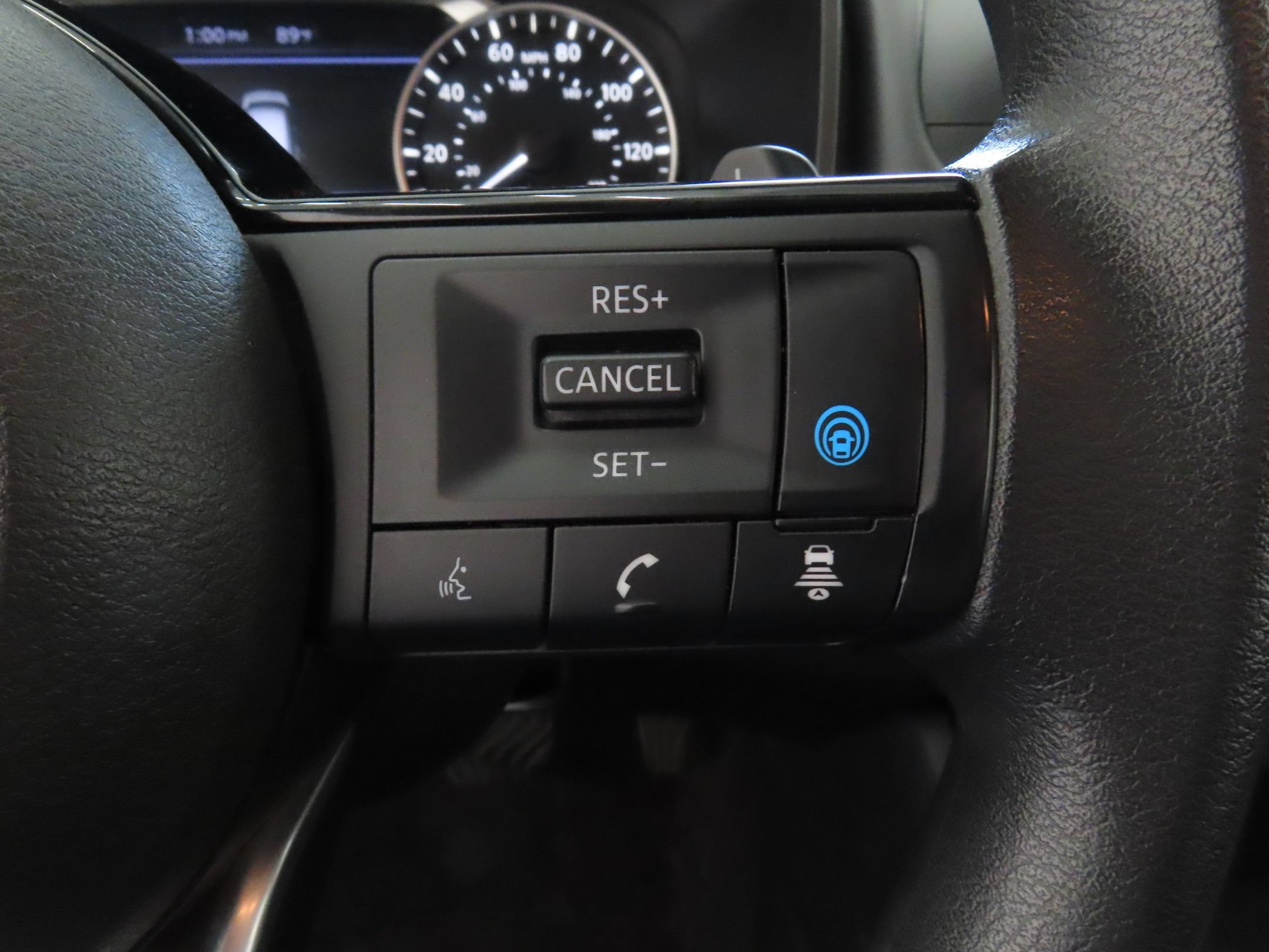 Used 2023 Nissan Rogue SV AWD/4WD image 15