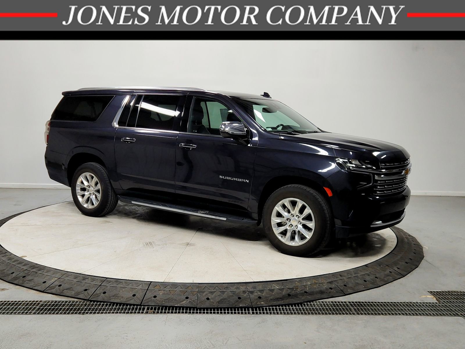 Used 2023 Chevrolet Suburban Premier image 1