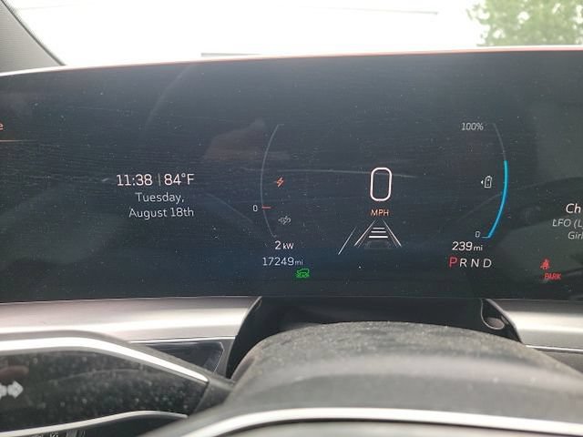 Used 2025 Cadillac Lyriq Luxury RWD image 14