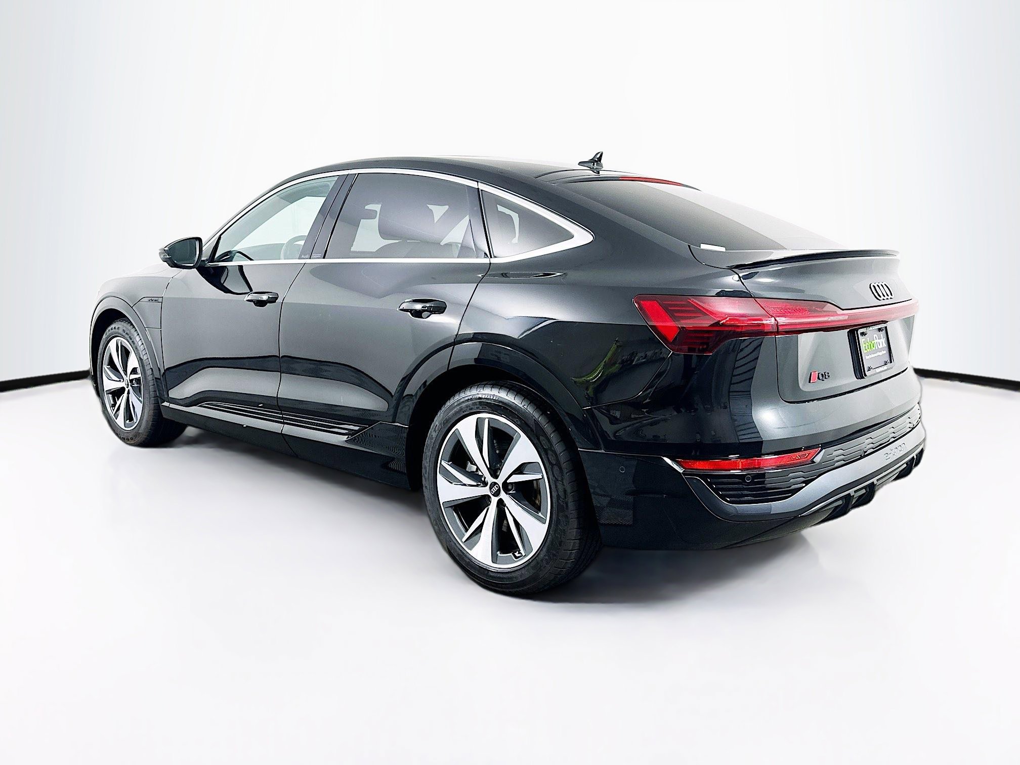 Used 2024 Audi Q8 e-tron Premium Plus w/ Premium Plus Package image 5