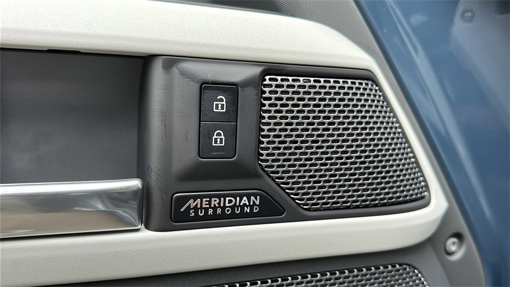 Certified 2023 Land Rover Defender 110 X-Dynamic SE image 12