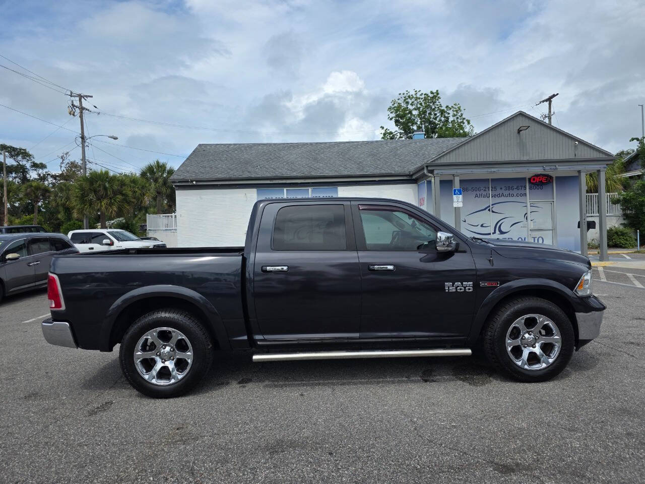 Used 2018 RAM 1500 Laramie RWD image 3