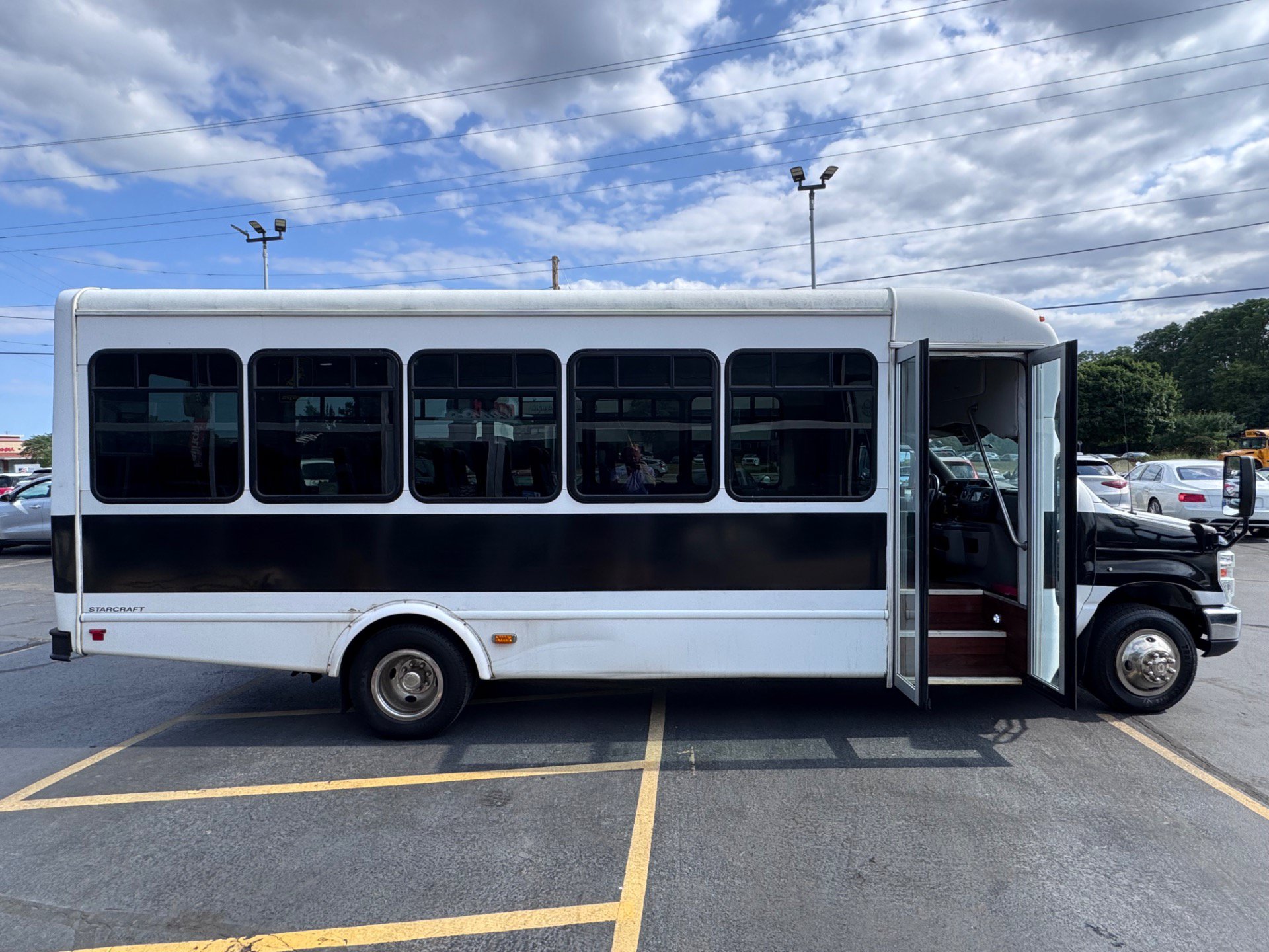 Used 2016 Ford E-450 and Econoline 450 Super Duty w/ Shuttle Bus Prep Package RWD image 11