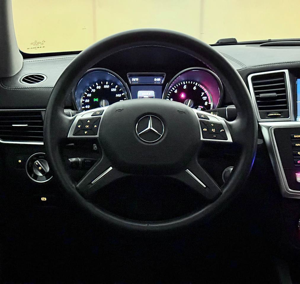 Used 2015 Mercedes-Benz GL 550 4MATIC w/ Driver Assistance Package image 32