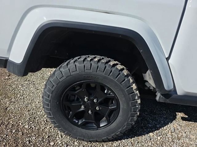 Used 2023 Jeep Gladiator Willys image 11