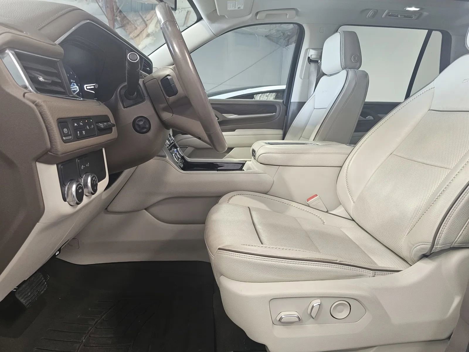 Used 2022 GMC Yukon Denali RWD image 16