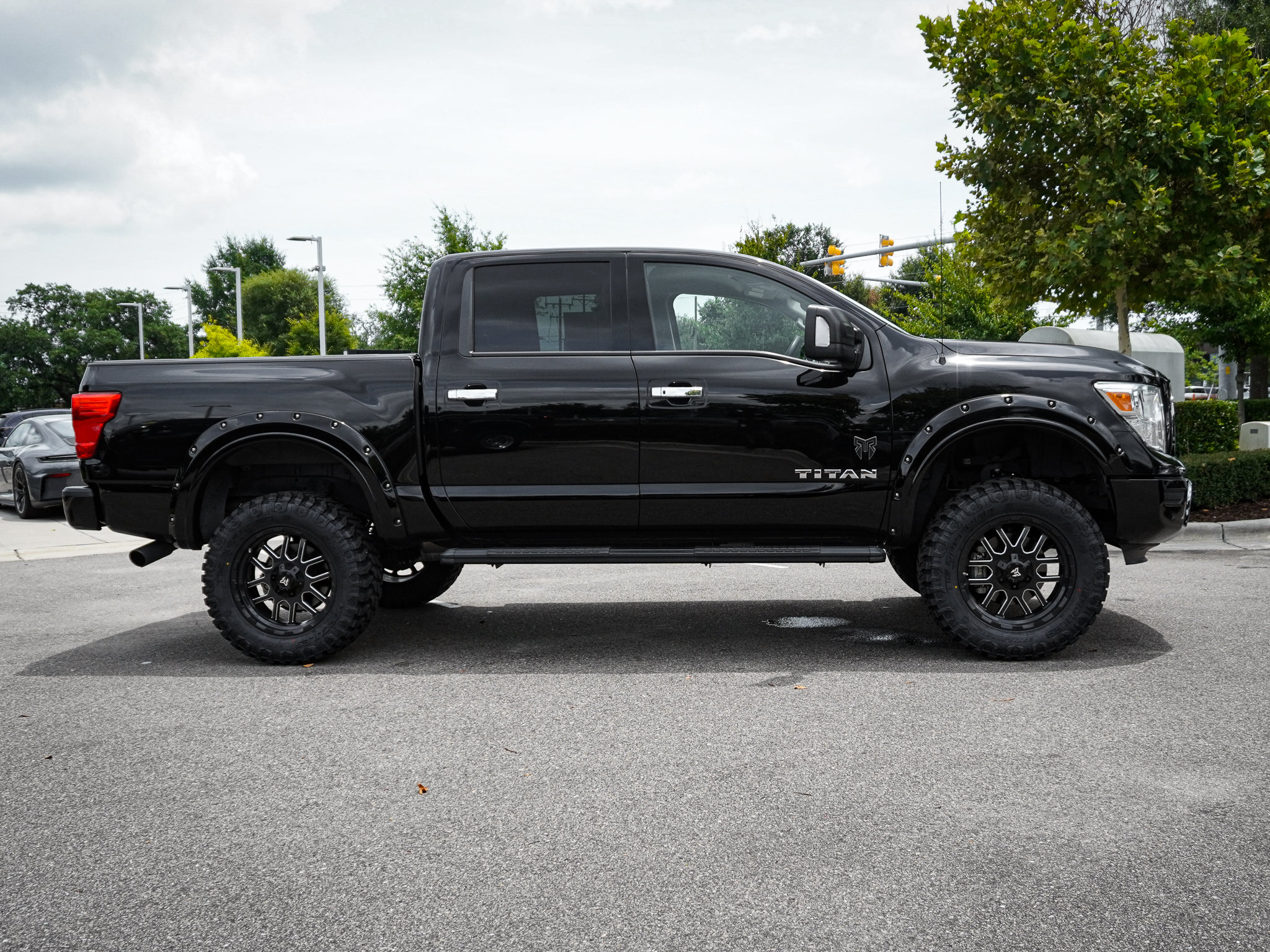 Used 2021 Nissan Titan SV w/ SV Convenience Package AWD/4WD image 11
