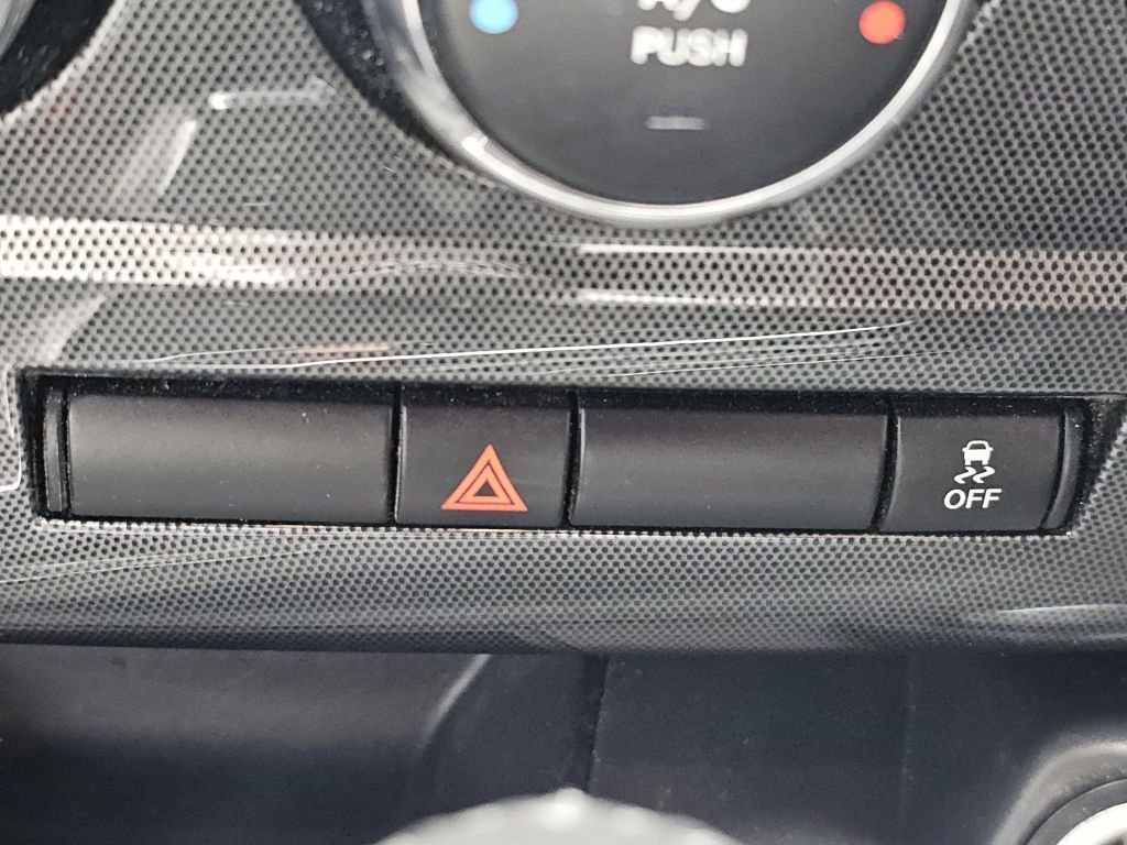 Used 2014 Dodge Challenger SXT image 15