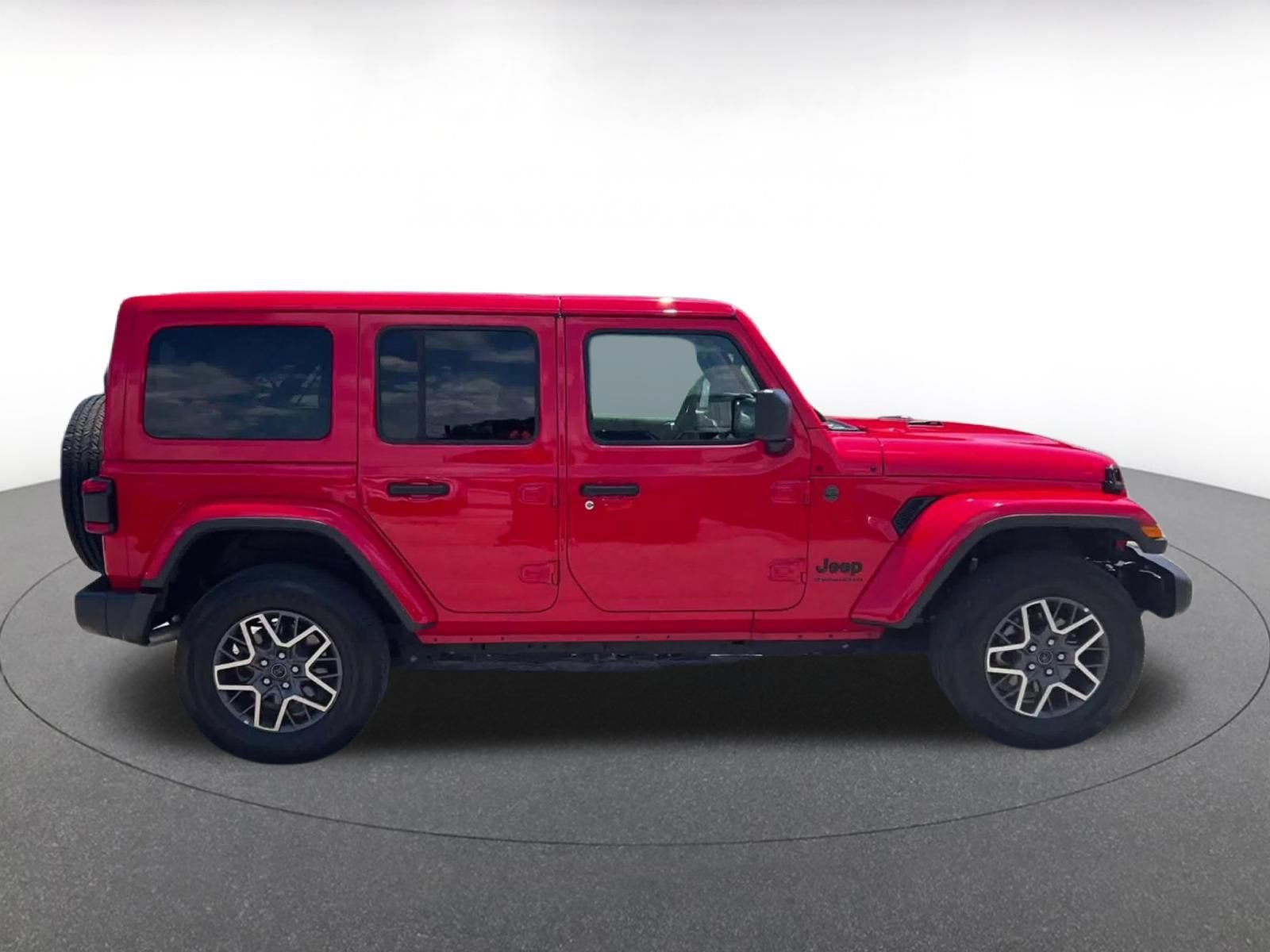 Used 2025 Jeep Wrangler Unlimited Sahara AWD/4WD image 16