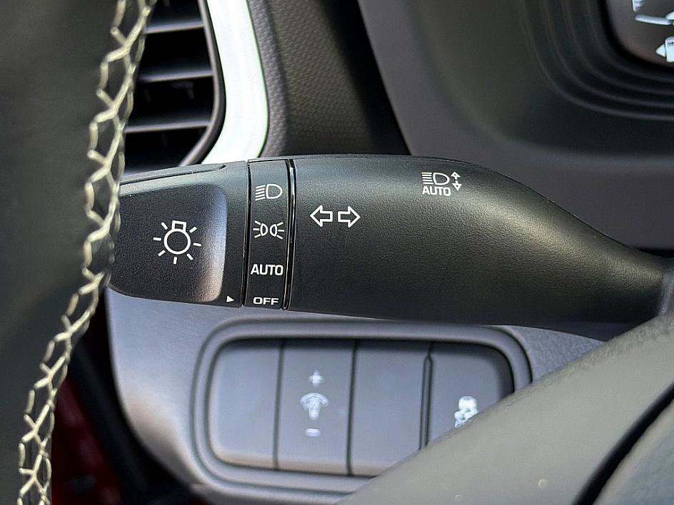 Certified 2025 Hyundai Venue Limited image 19