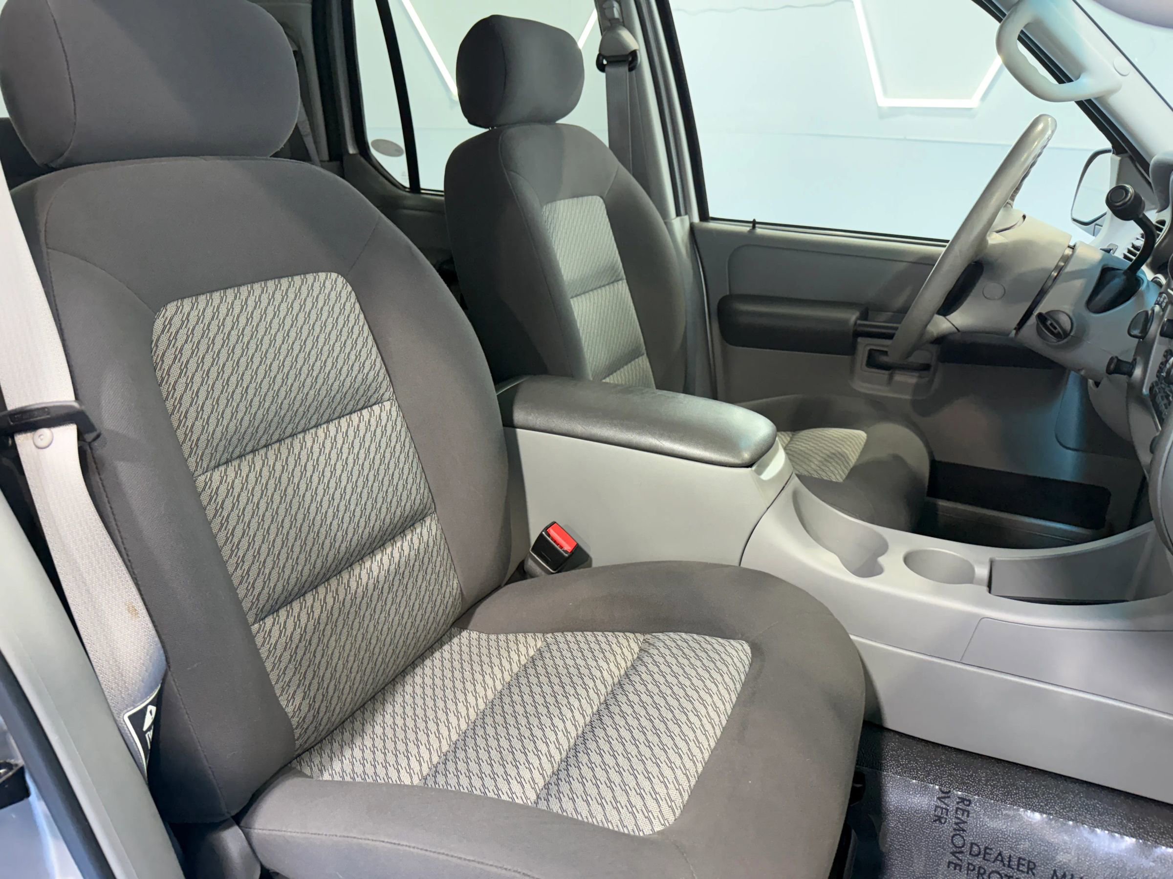 Used 2003 Ford Explorer Sport Trac XLT image 26