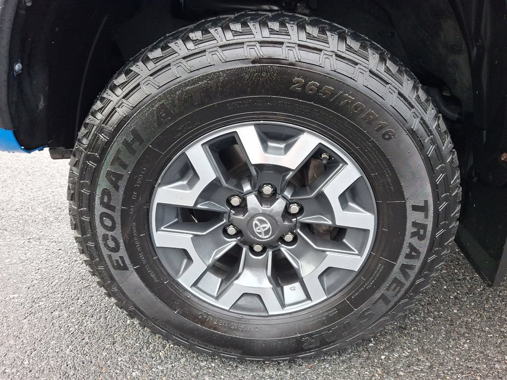 Used 2020 Toyota Tacoma TRD Off-Road AWD/4WD image 10