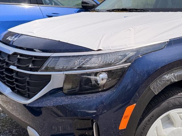 New 2026 Kia Seltos LX FWD image 4