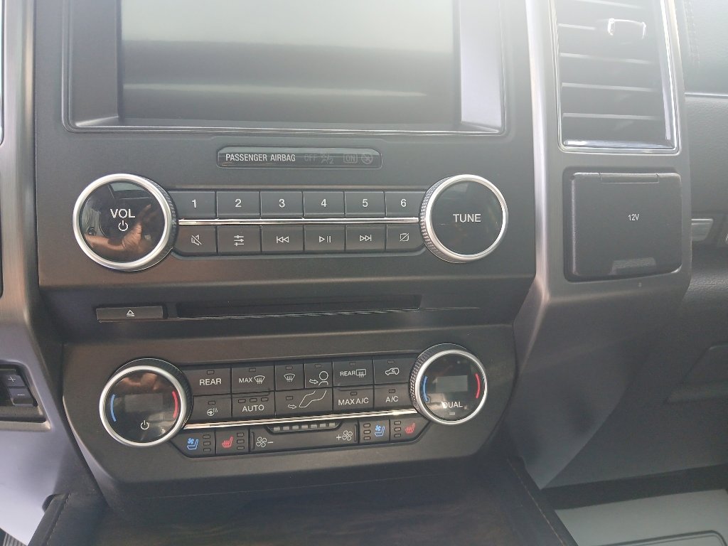Used 2018 Ford Expedition Max Platinum AWD/4WD image 11