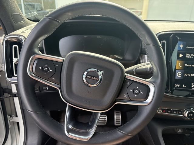Used 2022 Volvo XC40 T5 R-Design w/ Advanced Package image 4