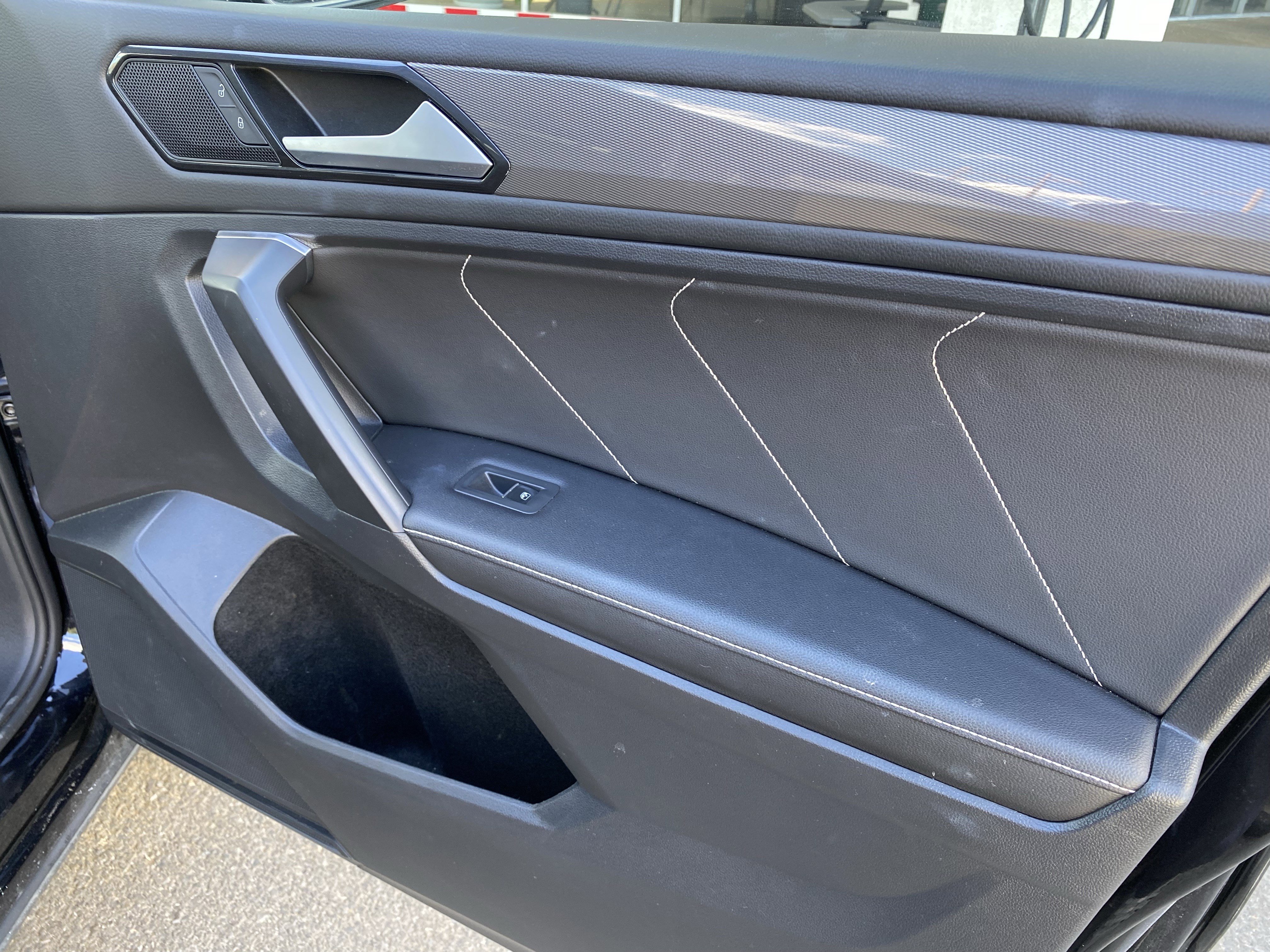 Used 2022 Volkswagen Tiguan SE w/ Panoramic Sunroof Package FWD image 36