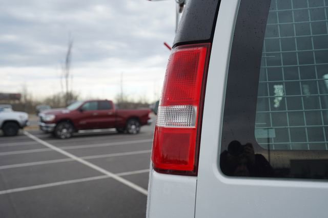 Used 2021 GMC Savana 3500 w/ Driver Convenience Package image 33