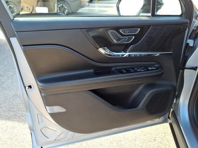 Used 2022 Lincoln Corsair AWD w/ Premium Package image 17
