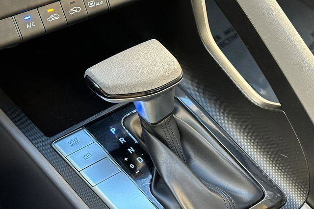 Used 2025 Hyundai Elantra SE image 21