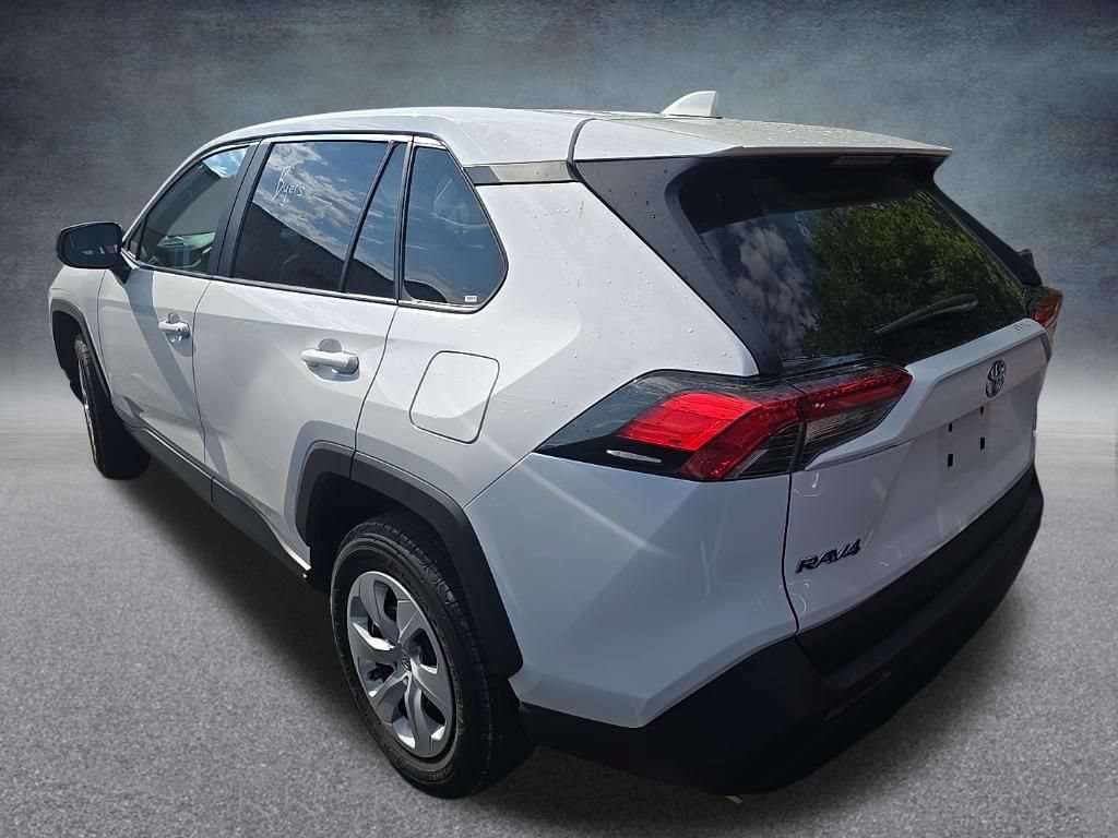 Used 2025 Toyota RAV4 LE AWD/4WD image 5