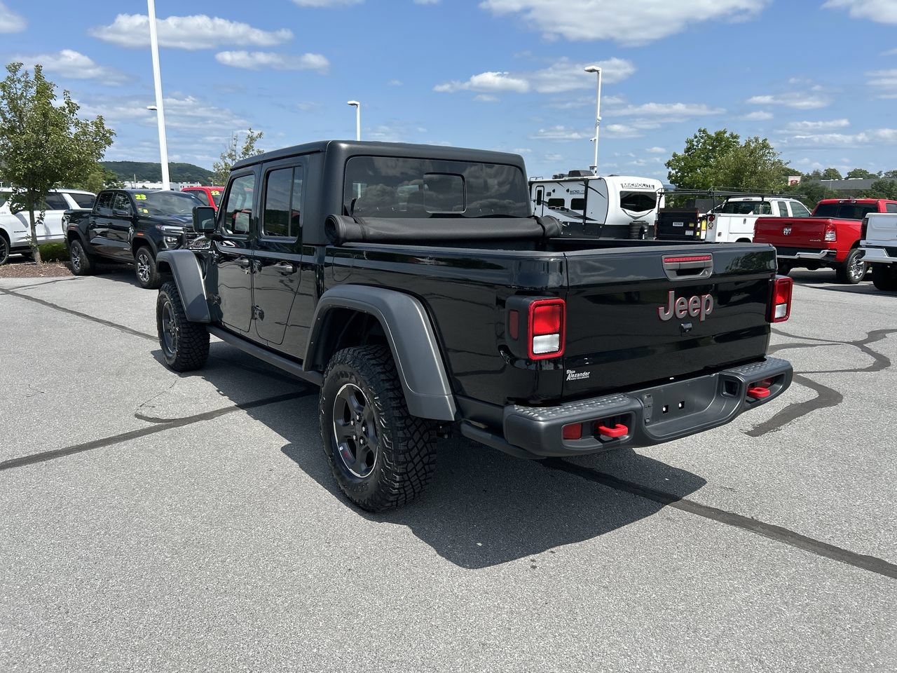 Used 2023 Jeep Gladiator Rubicon AWD/4WD image 5