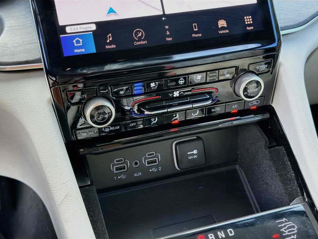 Used 2022 Jeep Grand Cherokee Overland w/ Luxury Tech Group IV AWD/4WD image 17