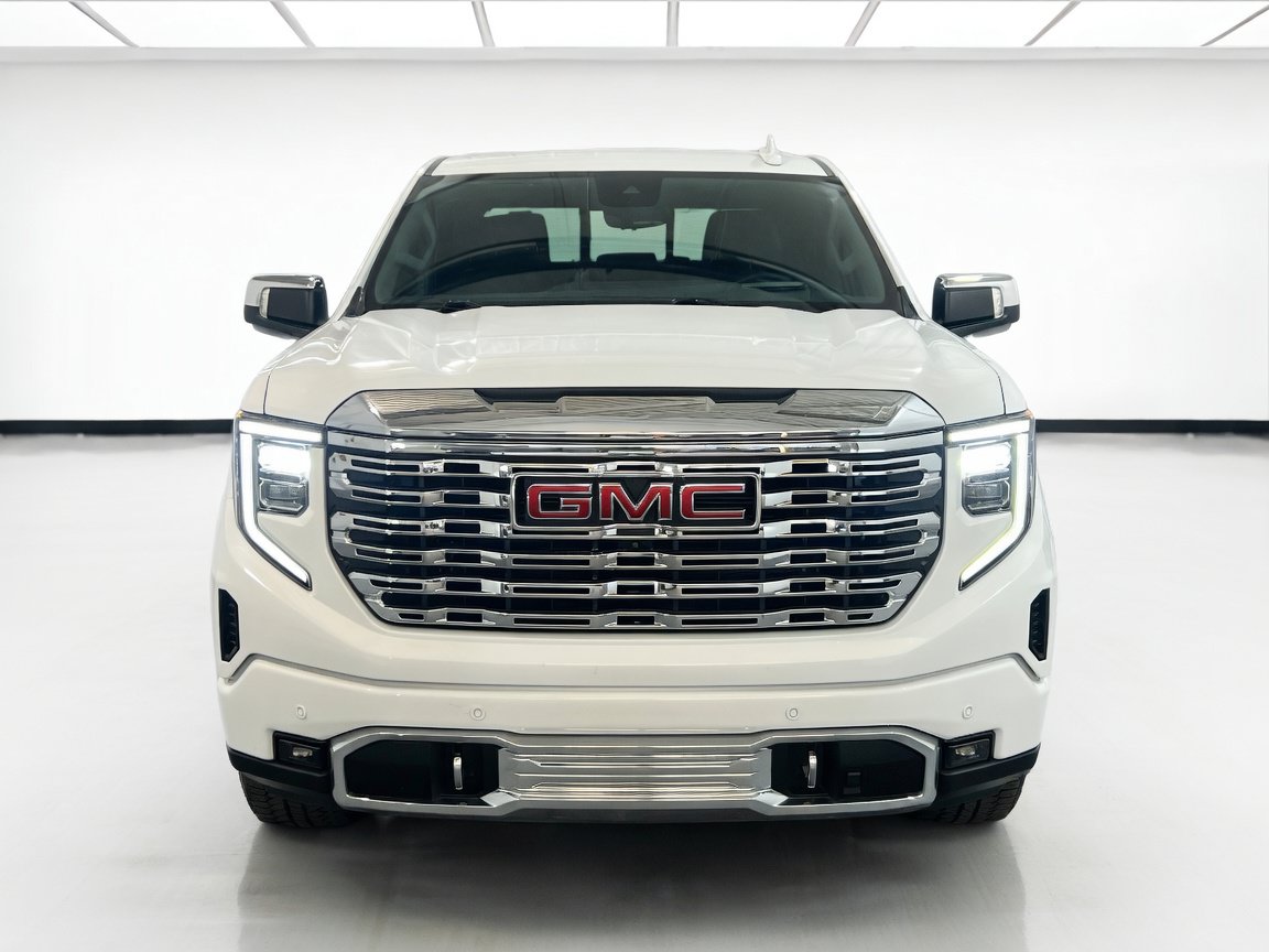 Used 2023 GMC Sierra 1500 Denali w/ Technology Package AWD/4WD image 2