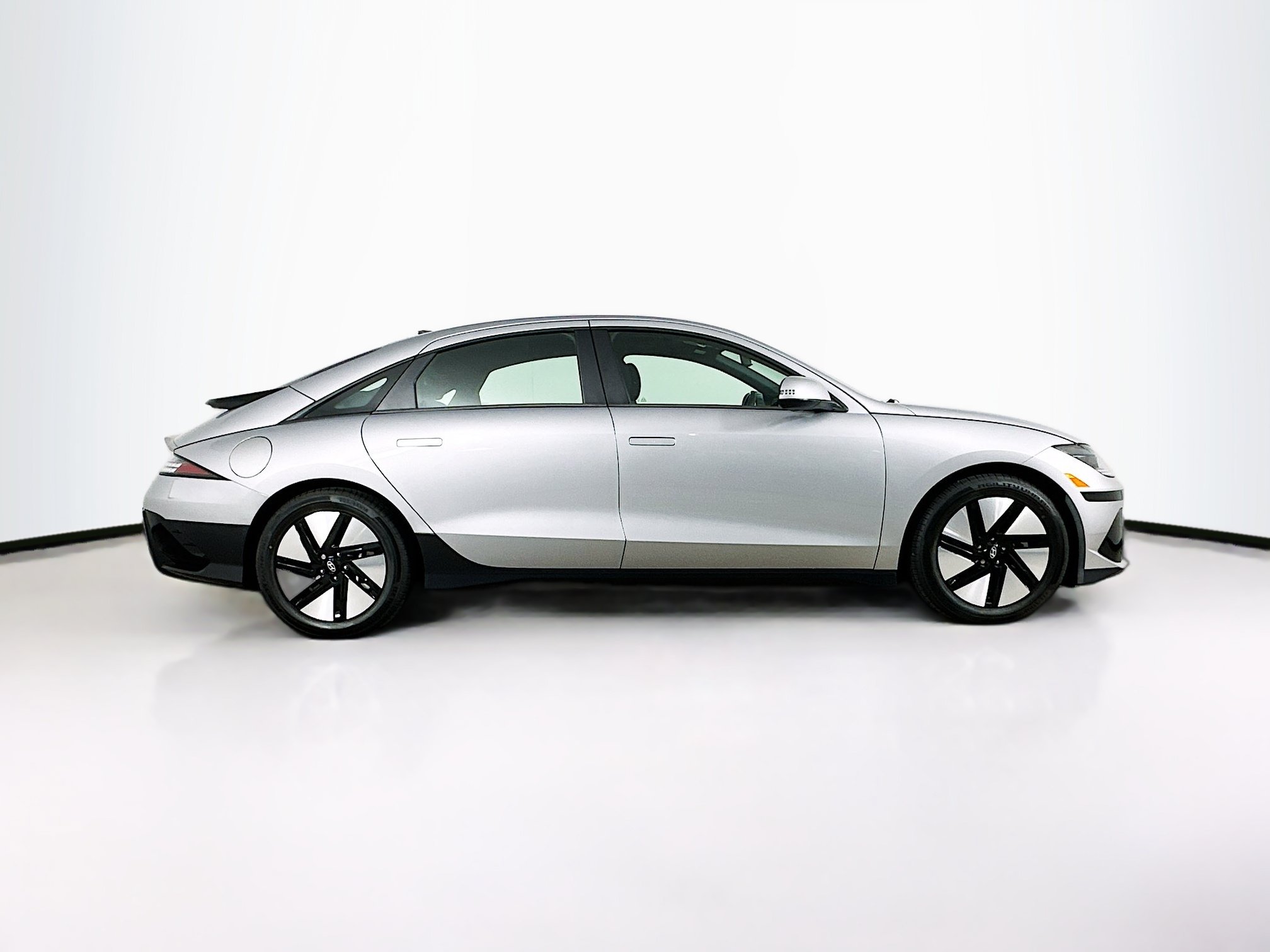 Used 2024 Hyundai Ioniq 6 SE AWD/4WD image 10