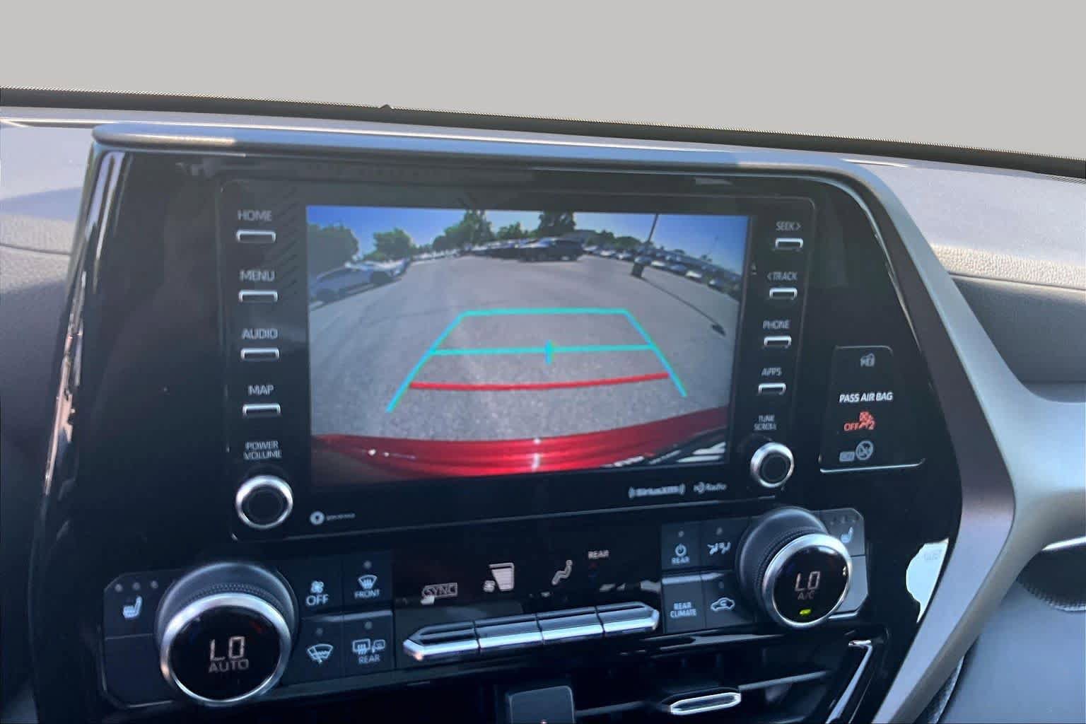 Used 2022 Toyota Highlander XLE AWD/4WD image 26