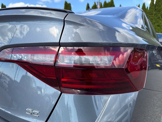 Used 2024 Volkswagen Jetta SE FWD image 13