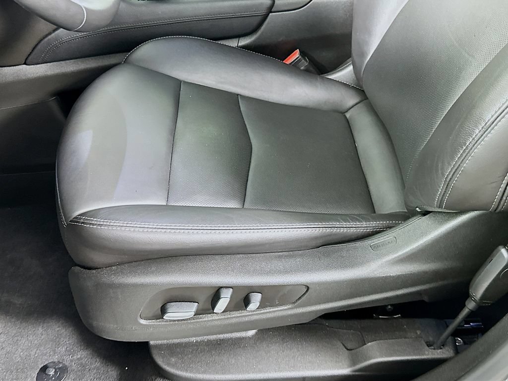 Used 2021 Cadillac XT5 Premium Luxury w/ LPO, Floor Liner Package FWD image 19