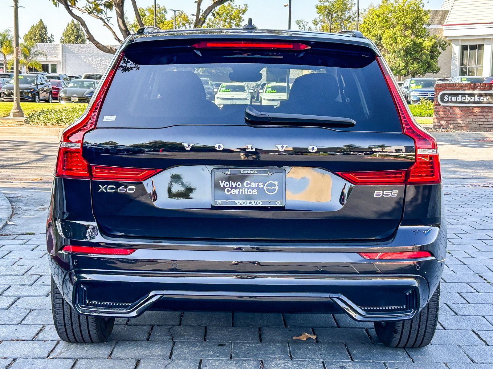 Used 2025 Volvo XC60 B5 Plus AWD/4WD image 7