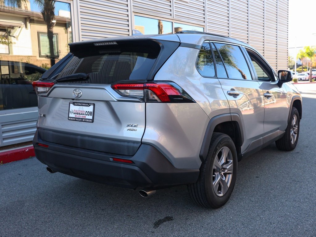 Used 2022 Toyota RAV4 XLE image 4