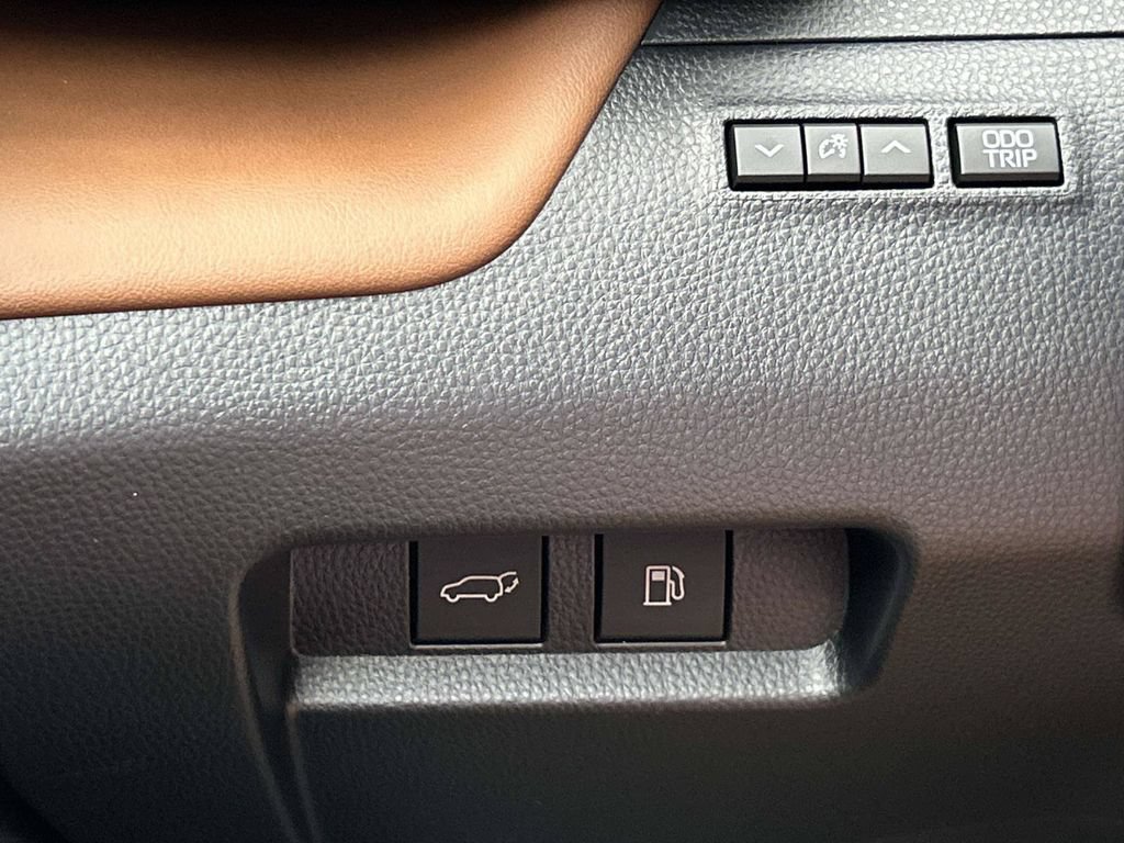 New 2026 Toyota Crown Signia AWD/4WD image 31