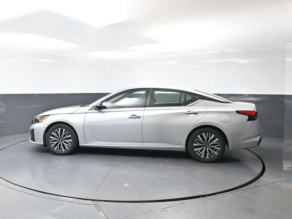 Used 2024 Nissan Altima 2.5 SV FWD image 10