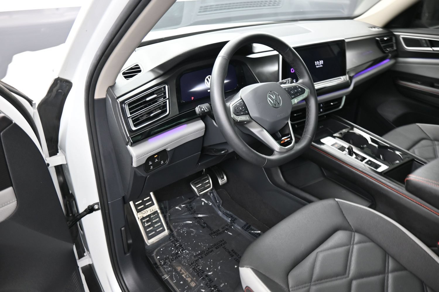 Used 2024 Volkswagen Atlas Peak Edition SEL AWD/4WD image 12